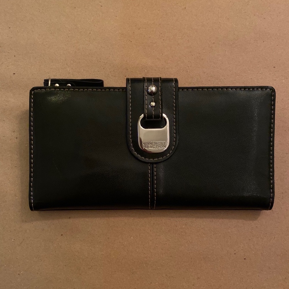 NWOT Kenneth Cole Clutch Wallet